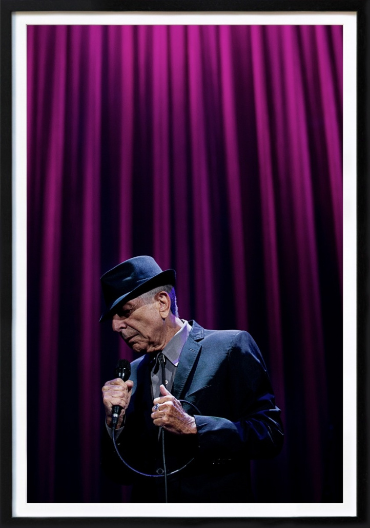 Leonard Cohen, Globen i Stockholm 2013 i gruppen Konstgalleri / Presenter / Presenter till den som fyller jämnt hos NOA Gallery (100144_1577)